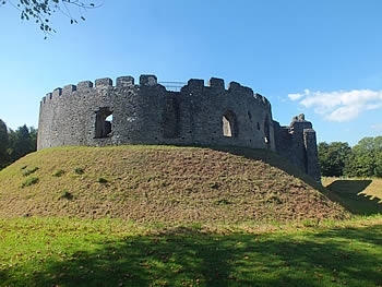 Photo Gallery Image - Restormel Castle